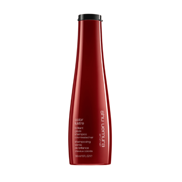 Tube de couleur rouge contenant un shampoing pour les cheveux